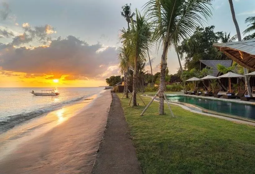 Hotelli The Sankara Beach Resort   Nusa Penida