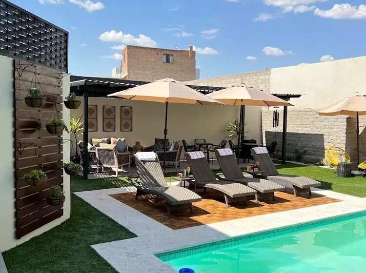 ホテル Villa Reyna