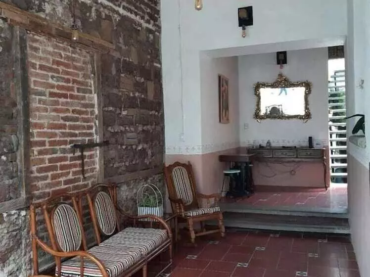Los Abuelos Hostal