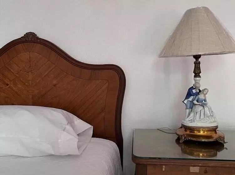 Los Abuelos Hostal