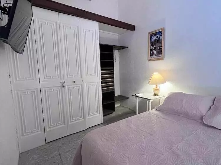 Los Abuelos Hostal