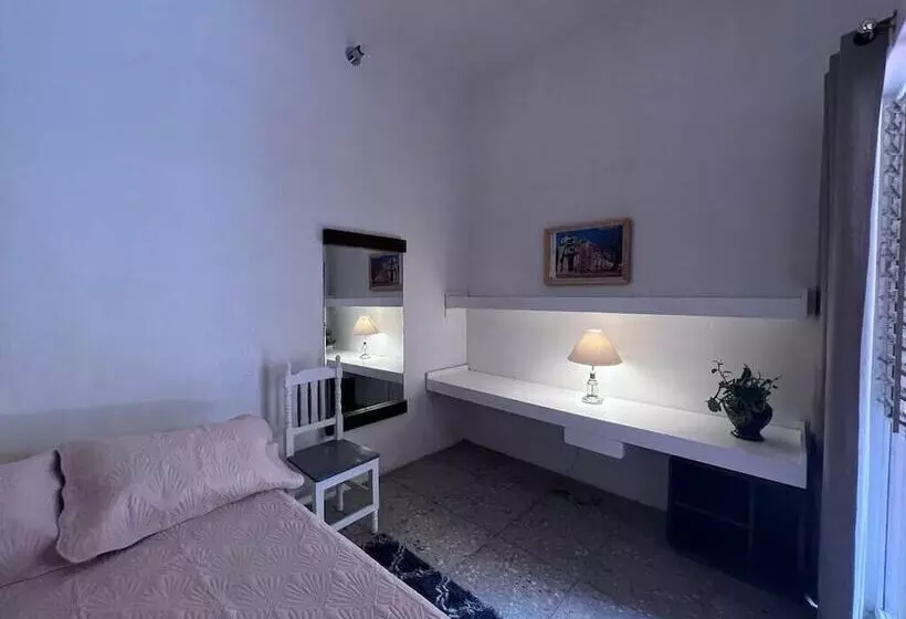 Los Abuelos Hostal