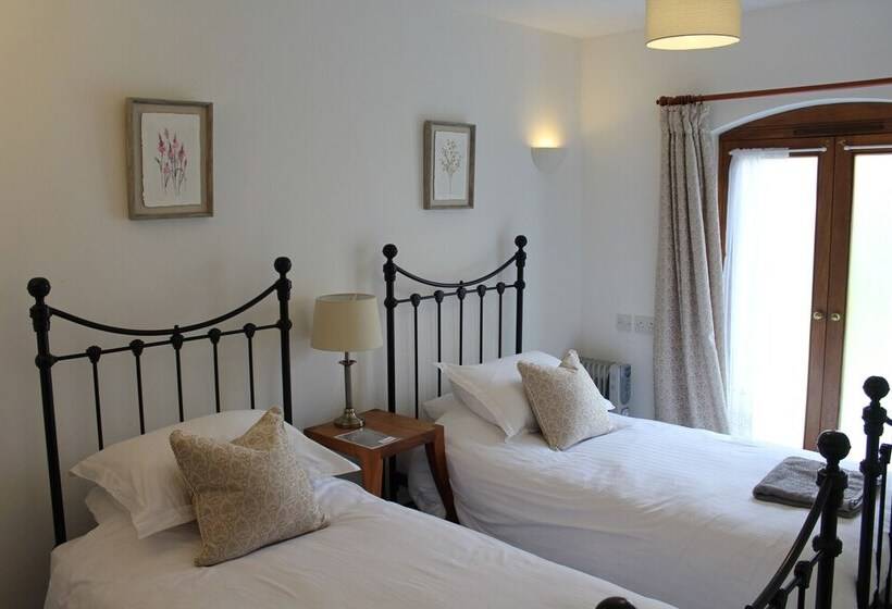 פנסיון Holly Lodge