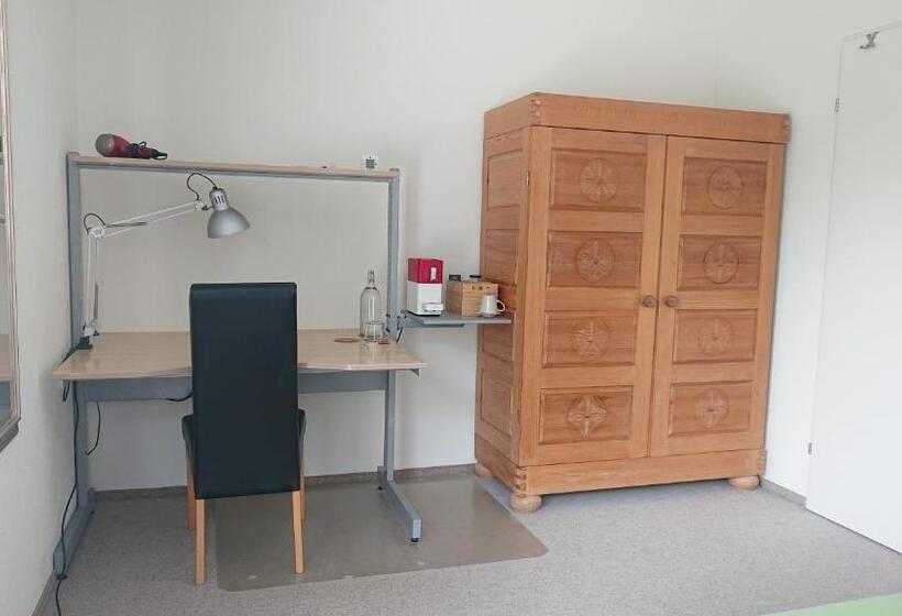 הוסטל Privatzimmer 300m Zur S Bahn Jona