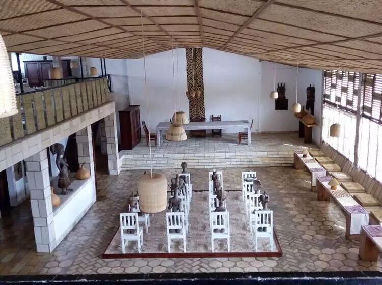 تختخواب و صبحانه Rwanda African Art Museum