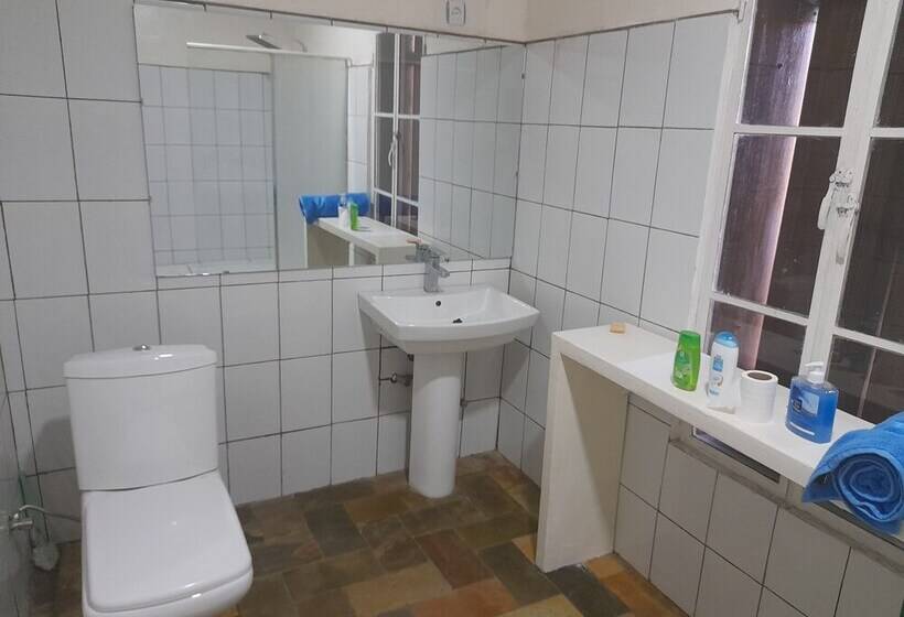 تختخواب و صبحانه Rwanda African Art Museum