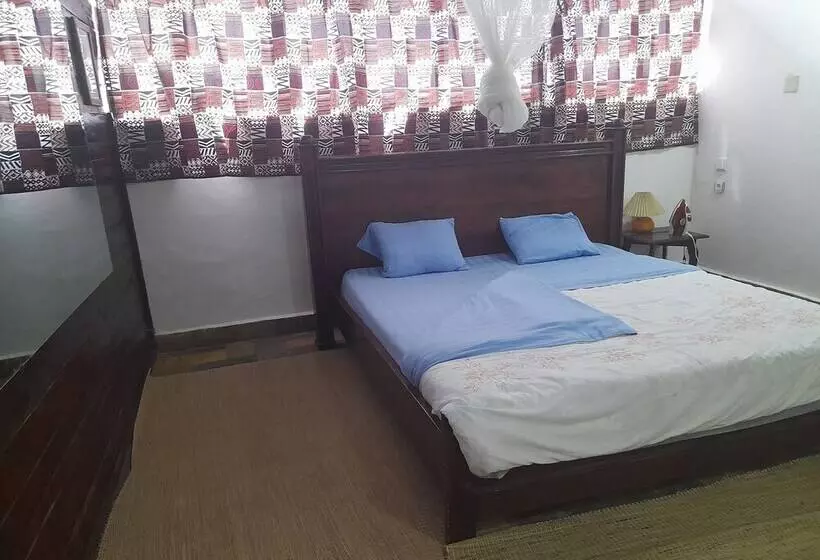 تختخواب و صبحانه Rwanda African Art Museum