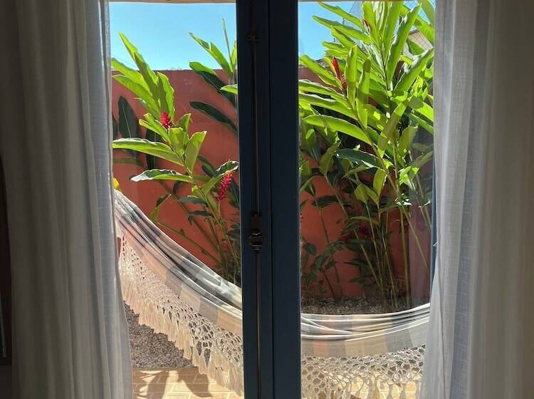 مسافرخانه Villa Tennis