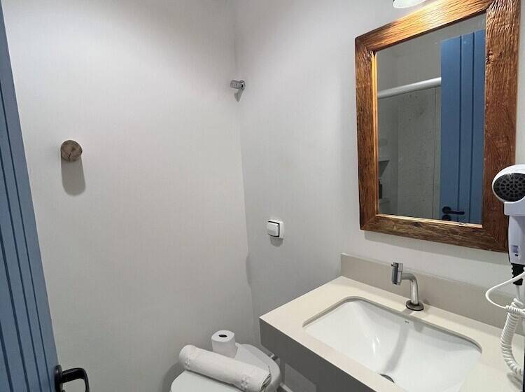 مسافرخانه Villa Tennis