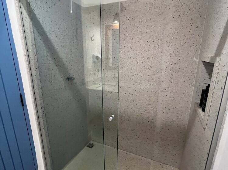 مسافرخانه Villa Tennis