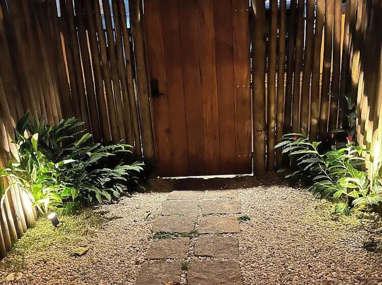 مسافرخانه Villa Tennis