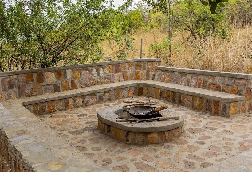 هتل Akagera Rhino Lodge