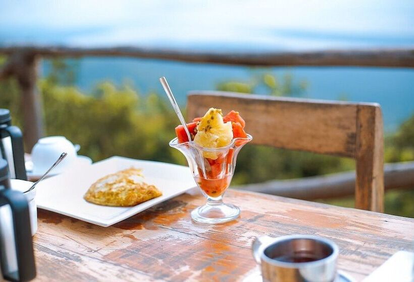 هتل Akagera Rhino Lodge