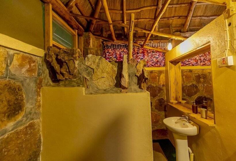 هتل Akagera Rhino Lodge