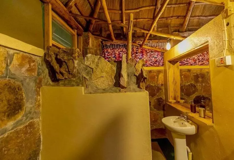 هتل Akagera Rhino Lodge