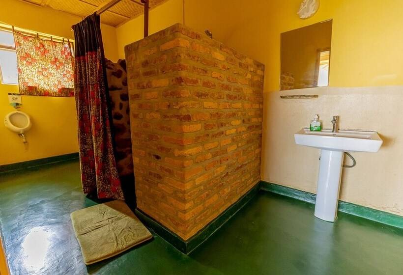 هتل Akagera Rhino Lodge