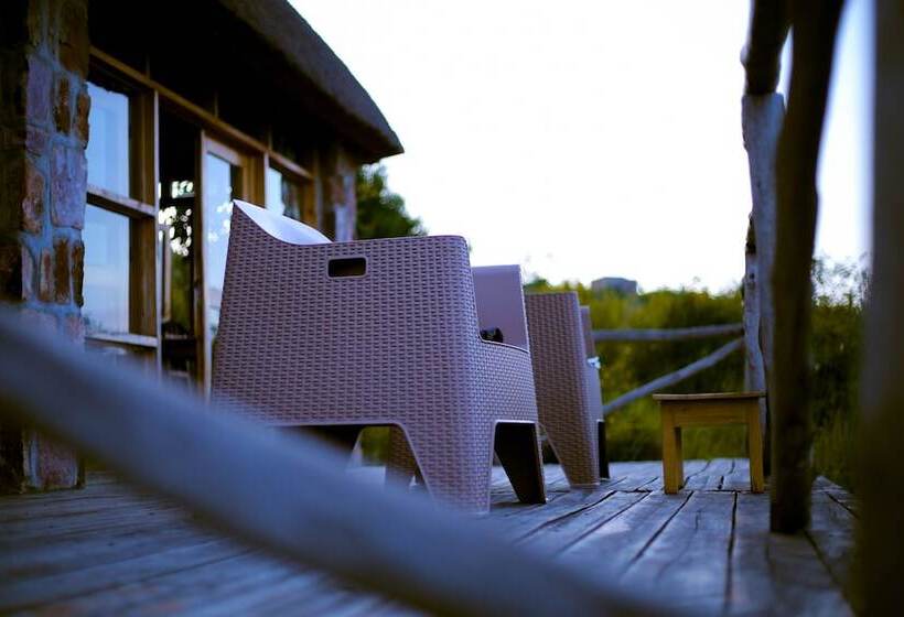 هتل Akagera Rhino Lodge