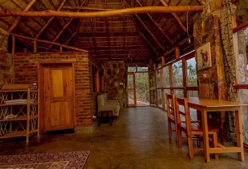 هتل Akagera Rhino Lodge