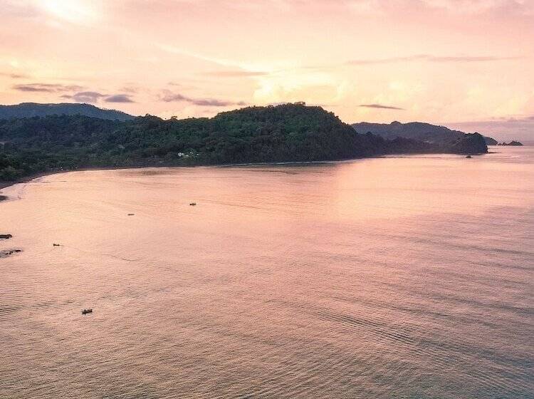 Отель Akua Ocean View Suites