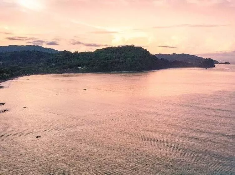 Hotelli Akua Ocean View Suites