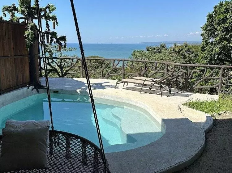 Hotelli Akua Ocean View Suites