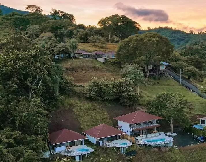 Hotelli Akua Ocean View Suites