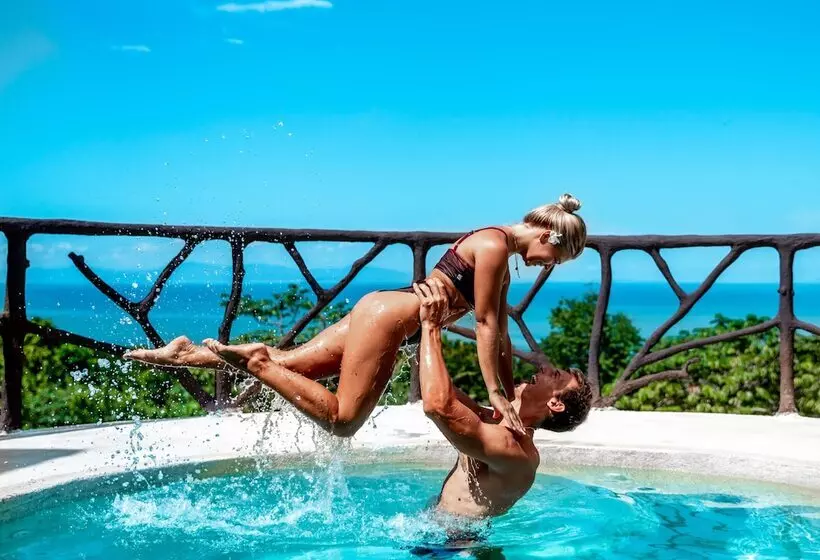 Hotelli Akua Ocean View Suites