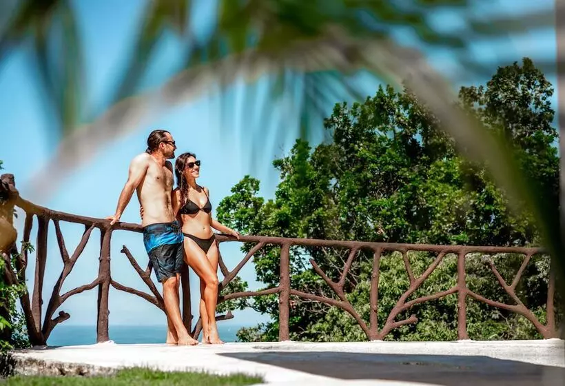 Hotelli Akua Ocean View Suites