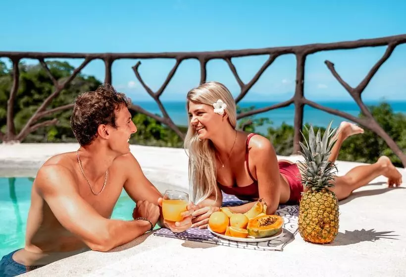 Hotelli Akua Ocean View Suites