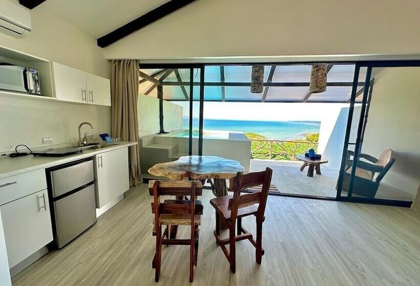 Отель Akua Ocean View Suites