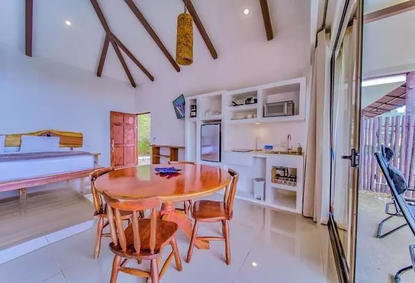 Hotelli Akua Ocean View Suites