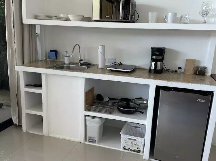 Hotelli Akua Ocean View Suites