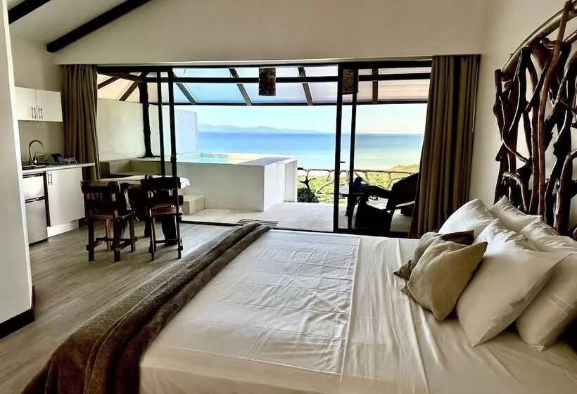 Hotelli Akua Ocean View Suites