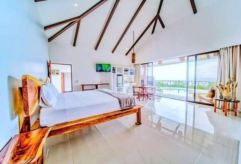 Hotelli Akua Ocean View Suites