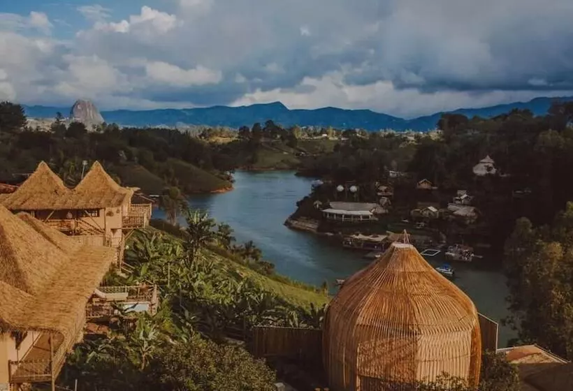 Hotelli Atma Eco Village