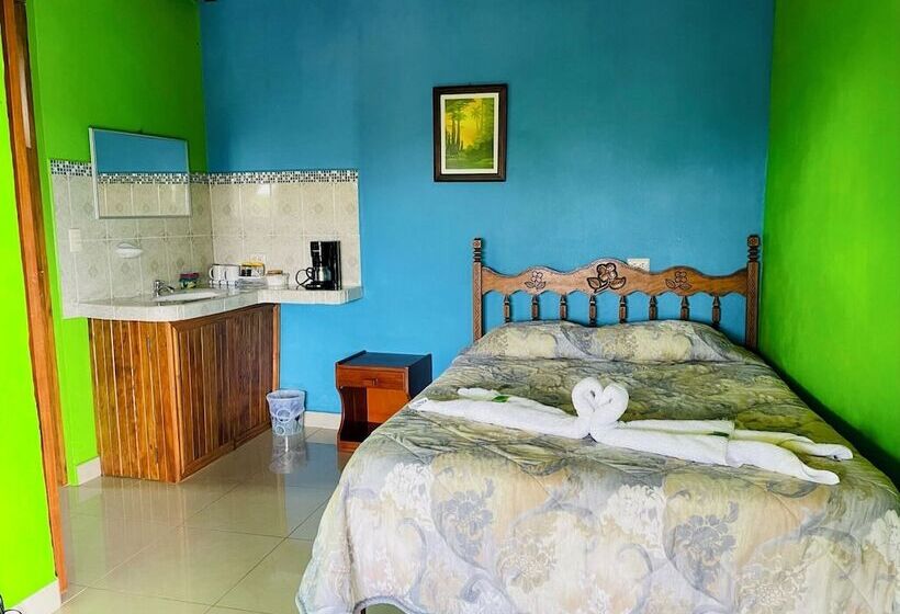 هتل Cabinas Los Tucanes