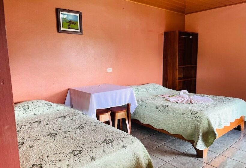 هتل Cabinas Los Tucanes