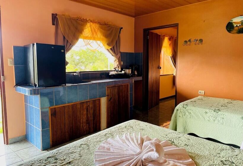 هتل Cabinas Los Tucanes