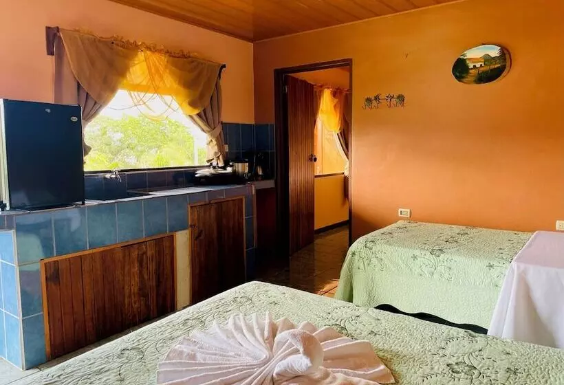 ホテル Cabinas Los Tucanes