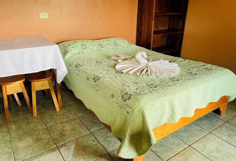 هتل Cabinas Los Tucanes