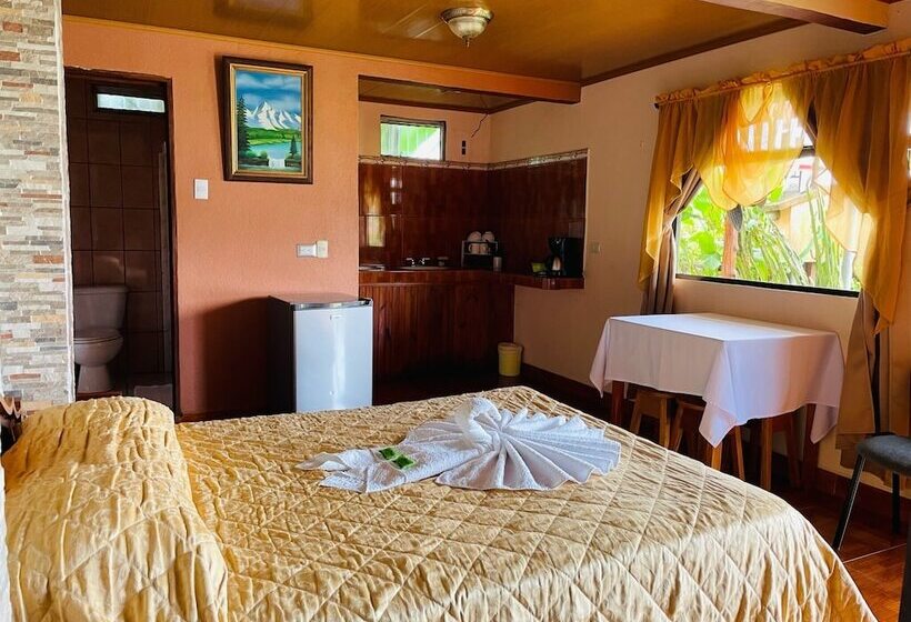 هتل Cabinas Los Tucanes