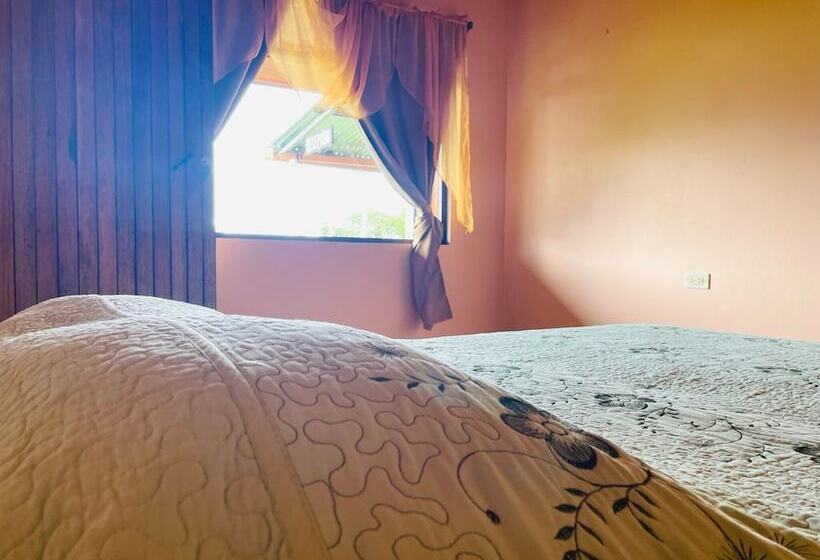 هتل Cabinas Los Tucanes