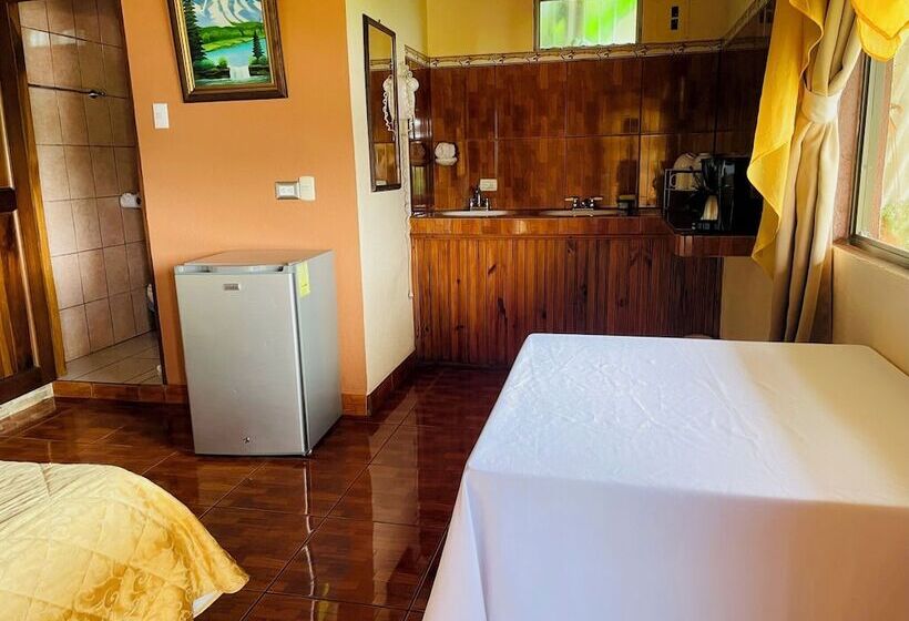 هتل Cabinas Los Tucanes