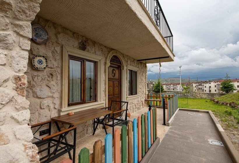 هتل Cappadocia Hobbit House