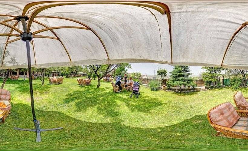 هتل Cappadocia Hobbit House