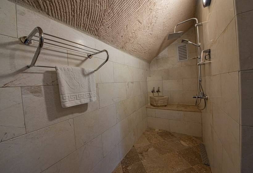 هتل Cappadocia Hobbit House