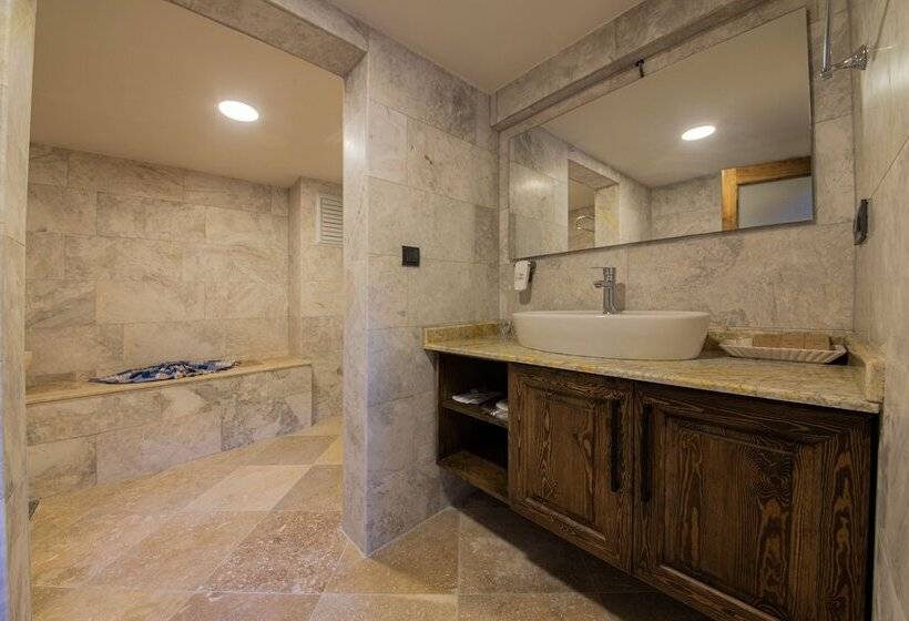 هتل Cappadocia Hobbit House