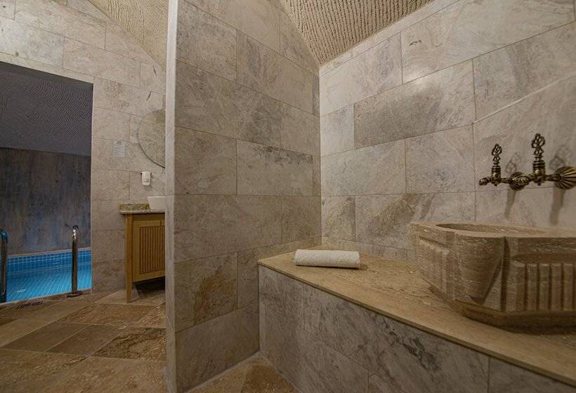 هتل Cappadocia Hobbit House