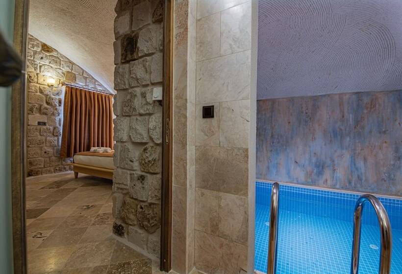 هتل Cappadocia Hobbit House