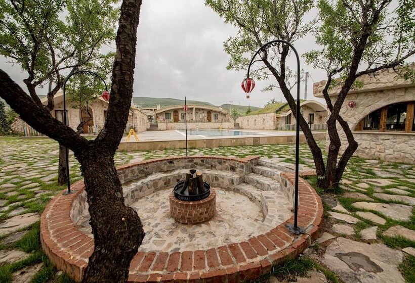 هتل Cappadocia Hobbit House